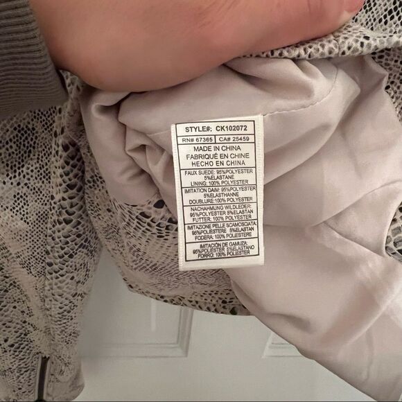 Cupcakes and Cashmere Isabelle Jacket - Picture 12 of 13